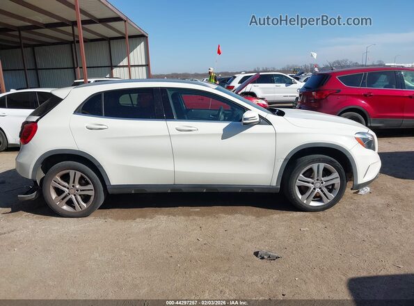 WDCTG4GBXHJ332020 2017 MERCEDES-BENZ GLA 250 Белый Вид задней части салона