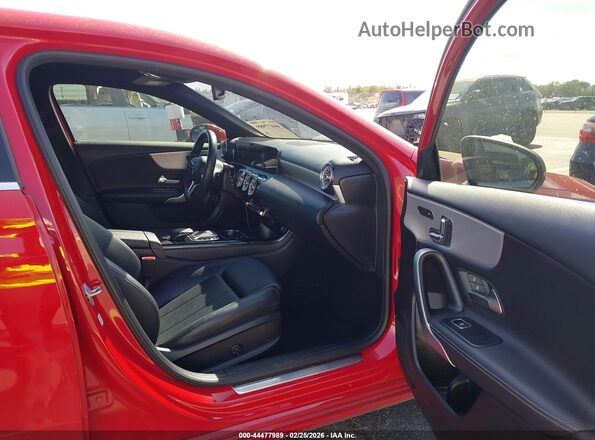WDD3G4EB2LW038153 2020 MERCEDES-BENZ A 220 Красный Вид салона спереди