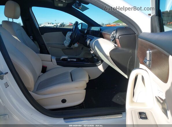 WDD3G4EB4KW033826 2019 MERCEDES-BENZ A 220 White წინა სალონის ხედი