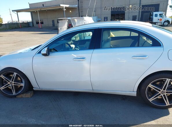 WDD3G4EB4KW033826 2019 MERCEDES-BENZ A 220 White სალონის 360-გრადუსიანი ხედი