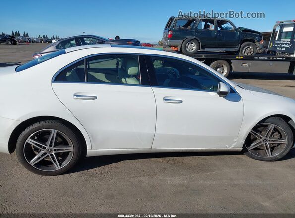WDD3G4EB4KW033826 2019 MERCEDES-BENZ A 220 White უკანა სალონის ხედი