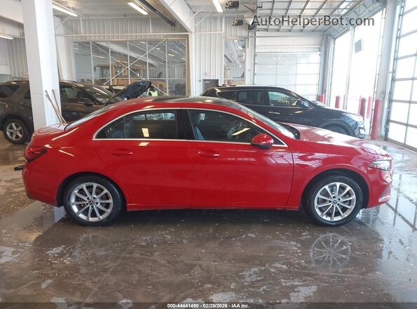 WDD3G4FB3KW019950 2019 MERCEDES-BENZ A 220 Красный Вид задней части салона