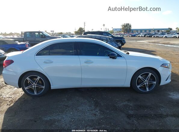 WDD3G4FB5KW019271 2019 MERCEDES-BENZ A 220 Белый Вид задней части салона