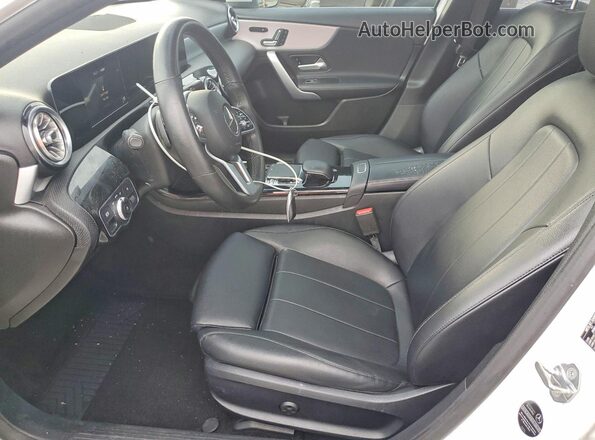 WDD3G4FB8KW034802 2019 MERCEDES-BENZ A White Widok deski rozdzielczej