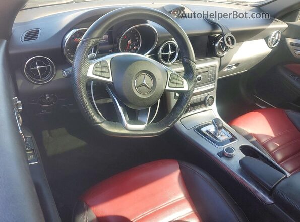 WDDPK3JA0HF135530 2017 MERCEDES-BENZ SLC White Вид панелі приладів