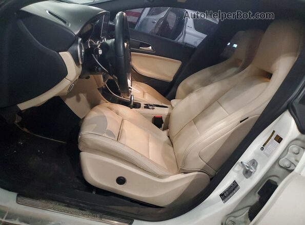 WDDSJ4EB0GN349556 2016 MERCEDES-BENZ CLA-CLASS Белый Вид салона спереди