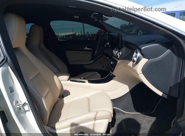 WDDSJ4EB0JN590833 2018 MERCEDES-BENZ CLA 250 Белый Вид салона спереди