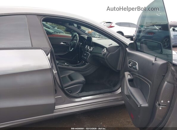 WDDSJ4EB1JN525148 2018 MERCEDES-BENZ CLA 250 Gray Вид салону спереду