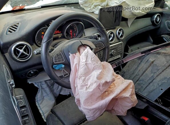 WDDSJ4EB7JN643737 2018 MERCEDES-BENZ CLA-CLASS Black Vista del salpicadero