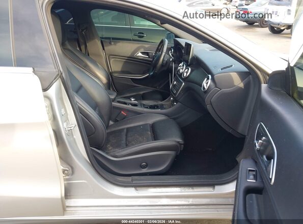 WDDSJ4EB9JN521719 2018 MERCEDES-BENZ CLA 250 Silver Вид салону спереду