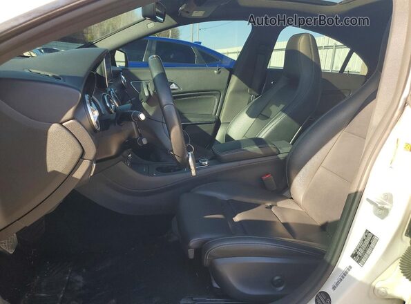 WDDSJ4EBXGN354747 2016 MERCEDES-BENZ CLA-CLASS Белый Вид салона спереди
