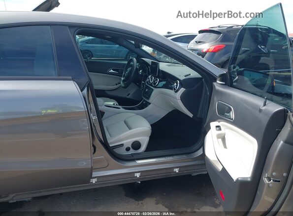WDDSJ4EBXGN365067 2016 MERCEDES-BENZ CLA 250 Gray წინა სალონის ხედი