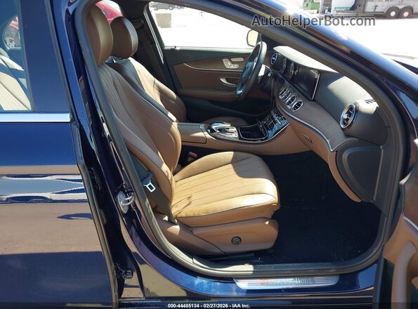 WDDZF4JB0HA021245 2017 MERCEDES-BENZ E-CLASS Синий Вид салона спереди