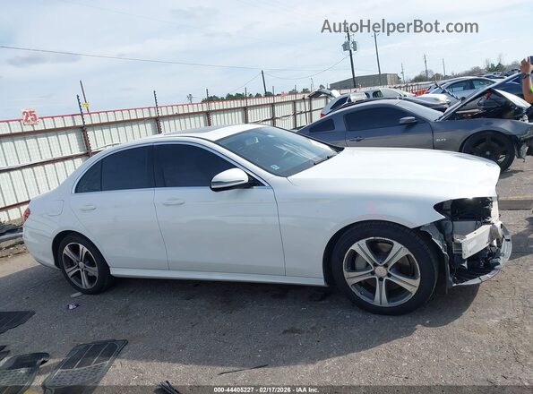 WDDZF4JB2HA120262 2017 MERCEDES-BENZ E-CLASS Белый Вид задней части салона