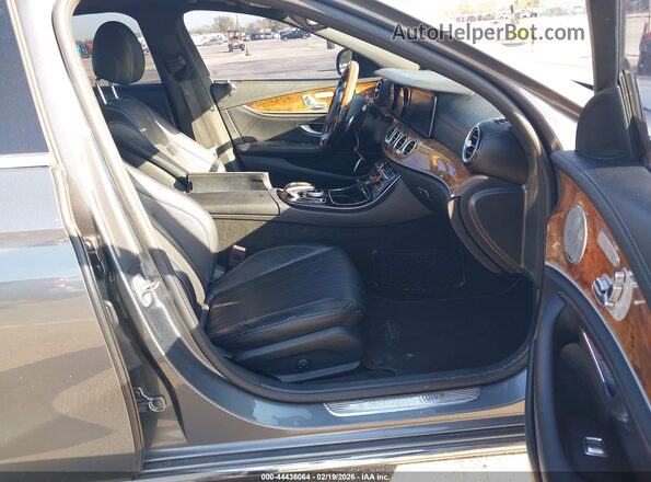WDDZF4JB3HA081178 2017 MERCEDES-BENZ E-CLASS Серый Вид салона спереди