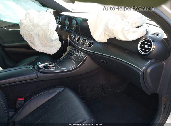 WDDZF4JB9KA502148 2019 MERCEDES-BENZ E-CLASS Silver Widok wnętrza z przodu