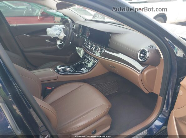 WDDZF4JBXHA099984 2017 MERCEDES-BENZ E-CLASS Синий Вид салона спереди