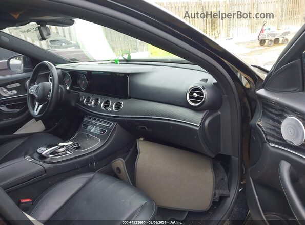 WDDZF4KB0KA496965 2019 MERCEDES-BENZ E-CLASS Black Вид салону спереду