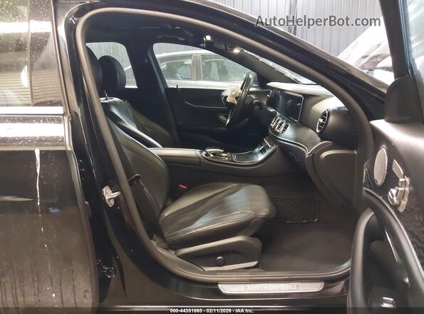 WDDZF4KB2JA334544 2018 MERCEDES-BENZ E-CLASS Черный Вид салона спереди