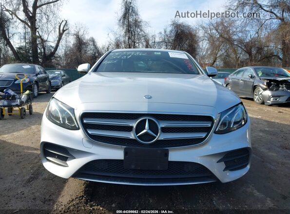 WDDZF4KB3HA036028 2017 MERCEDES-BENZ E-CLASS Серебряный Вид панели приборов