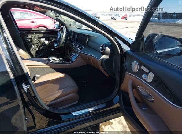 WDDZF4KB6HA135541 2017 MERCEDES-BENZ E-CLASS Черный Вид салона спереди
