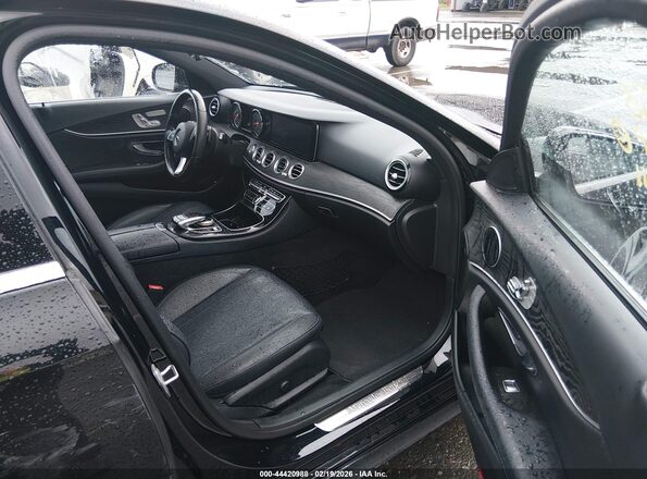 WDDZF4KBXHA121691 2017 MERCEDES-BENZ E-CLASS Черный Вид салона спереди