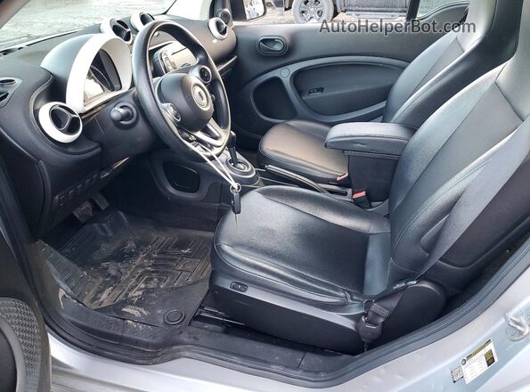 WMEFJ5DA4GK083990 2016 SMART FORTWO Серебряный Вид салона спереди