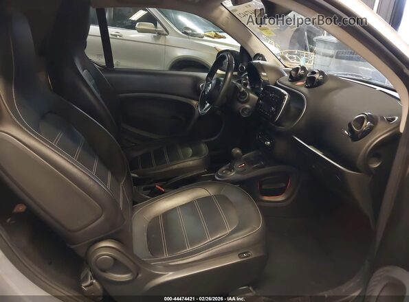 WMEFJ5DA7GK050031 2016 SMART FORTWO Черный Вид салона спереди