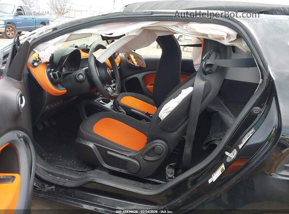 WMEFJ5DA9HK172732 2017 SMART FORTWO Оранжевый Вид салона спереди