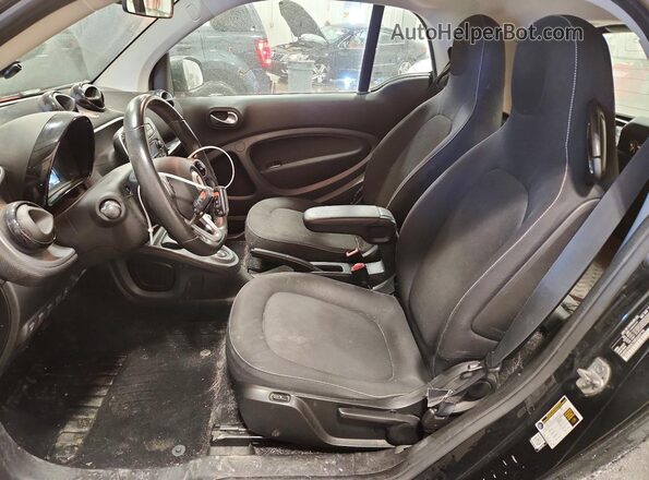 WMEFJ9BA7HK226779 2017 SMART FORTWO Красный Вид салона спереди