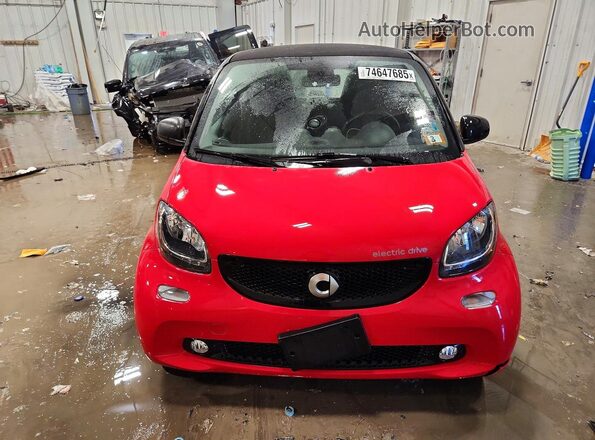 WMEFJ9BA7HK226779 2017 SMART FORTWO Красный Вид спереди