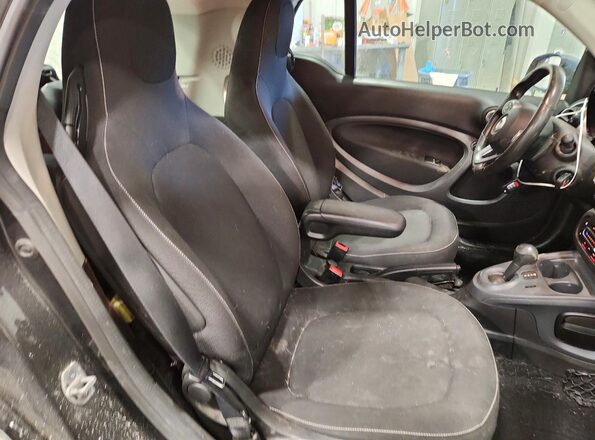 WMEFJ9BA7HK226779 2017 SMART FORTWO Красный Вид задних сидений
