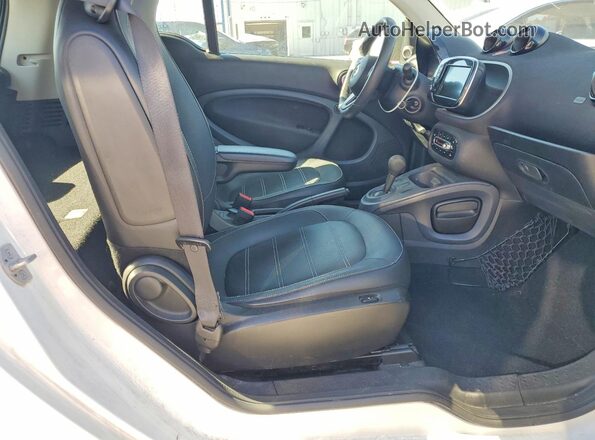 WMEFJ9BAXJK280924 2018 SMART FORTWO Белый Вид задних сидений