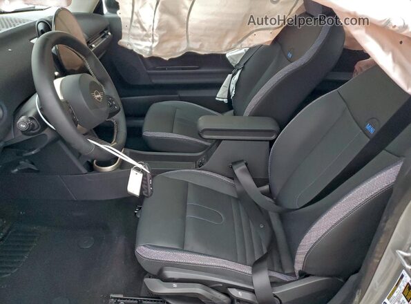 WMW13GD09S2W75039 2025 MINI COOPER Серебряный Вид салона спереди