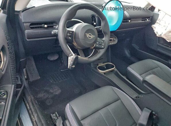 WMW13GD09S2W75039 2025 MINI COOPER Серебряный Вид панели приборов