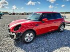 2022 Mini Cooper Red vin: WMW33DH0XN2P81991