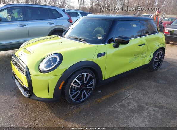 WMW53DH05P2S75903 2023 MINI HARDTOP Green Vista tres cuartos delantera izquierda