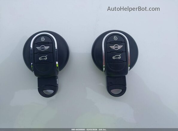 WMWLN9C33H2E49522 2017 MINI CLUBMAN Кремовый Вид панели приборов