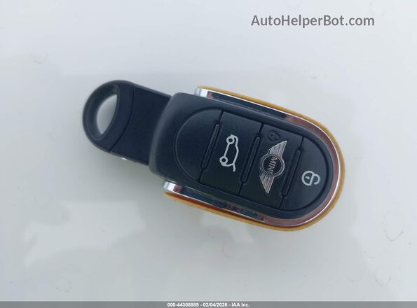 WMWLU1C57H2F28276 2017 MINI CLUBMAN Бордовый Вид панели приборов