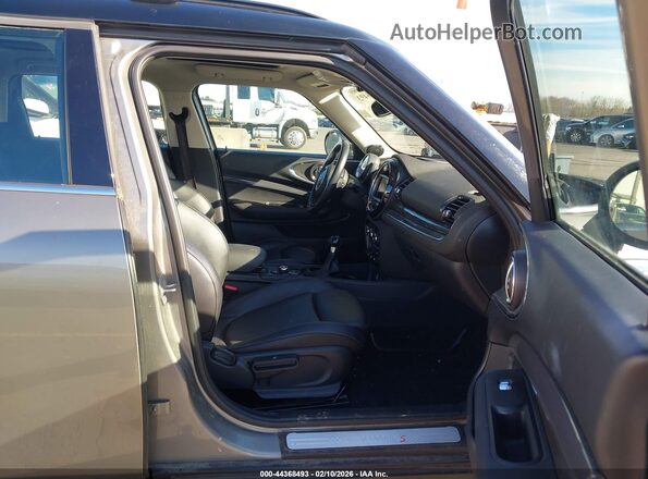 WMWLU5C55J2F24756 2018 MINI CLUBMAN Серебряный Вид салона спереди