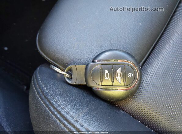 WMWLU5C55J2F24756 2018 MINI CLUBMAN Серебряный Вид панели приборов