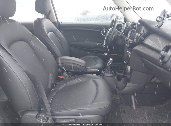 WMWXR3C01M2N04095 2021 MINI HARDTOP Черный Вид салона спереди