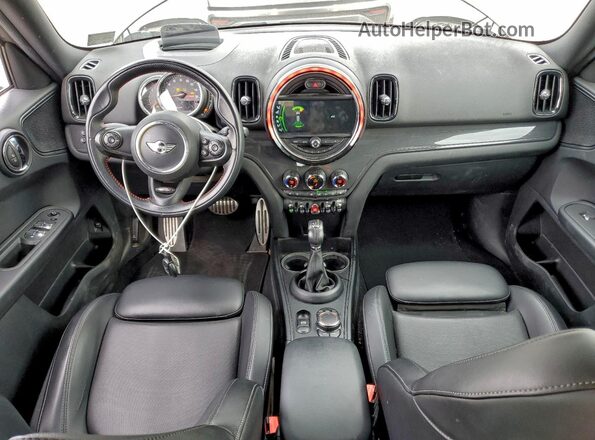 WMZYV5C39J3E04070 2018 MINI COOPER Серый Вид панели приборов