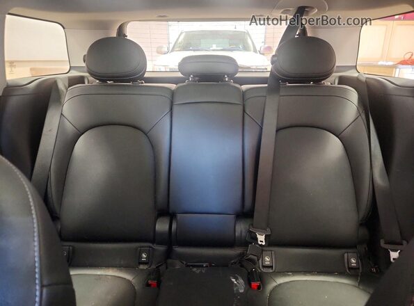 WMZYV5C5XK3E05358 2019 MINI COOPER Красный Вид задних сидений