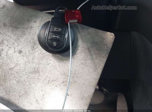 WMZYW3C02L3L21751 2020 MINI COUNTRYMAN Красный Вид панели приборов