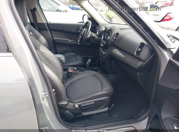 WMZYW5C01L3L05746 2020 MINI COUNTRYMAN Серый Вид салона спереди