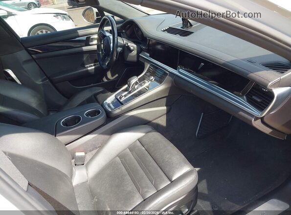 WP0AA2A72HL101348 2017 PORSCHE PANAMERA Серый Вид салона спереди