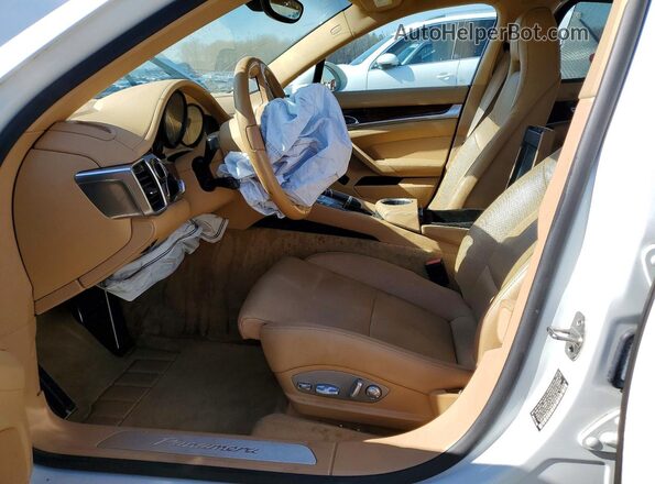 WP0AA2A74GL006434 2016 PORSCHE PANAMERA Белый Вид салона спереди