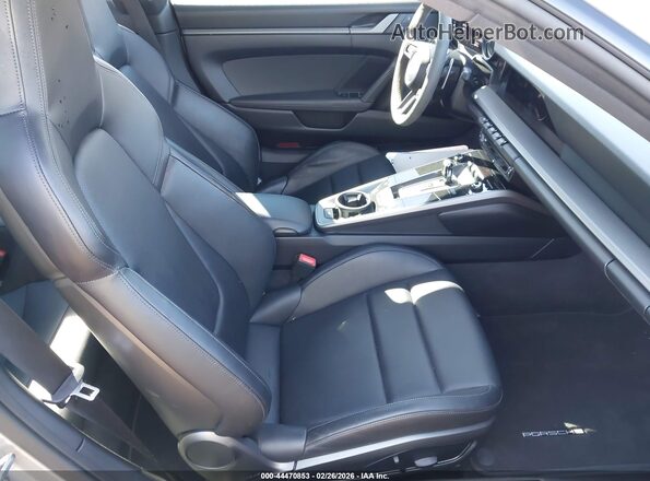 WP0AA2A98NS205362 2022 PORSCHE 911 Серебряный Вид салона спереди