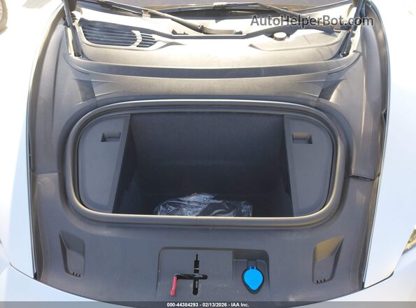 WP0AA2Y11SSA09827 2025 PORSCHE TAYCAN Серебряный Вид сзади